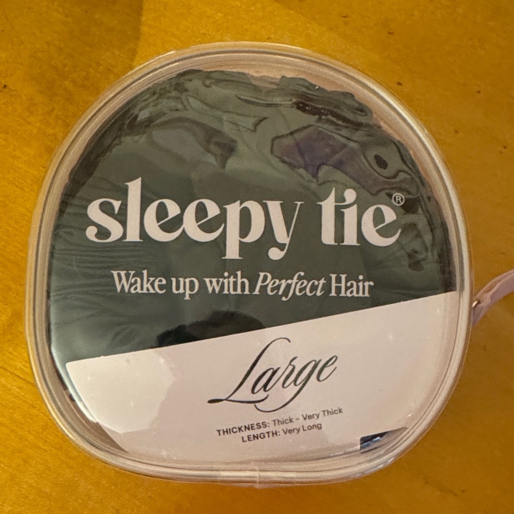 Sleepy Tie large for very thick very long hair. Preserves your blow out